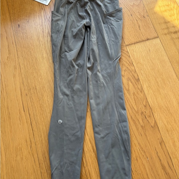 Lululemon - NWT - Greenish Gray Leggings with pockets - SZ 2 - Picture 9 of 10